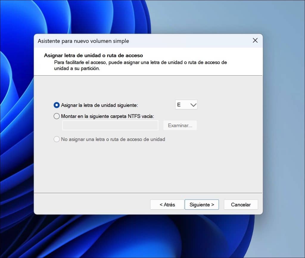 Ahora puede asignar una letra de unidad para el nuevo volumen.