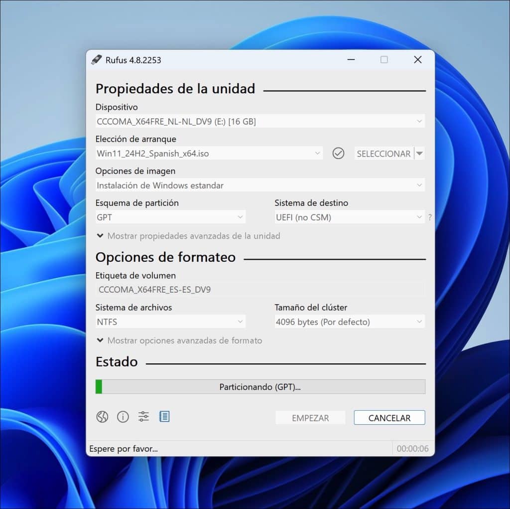 Tenga en cuenta que esto borrará todos los datos de su memoria USB