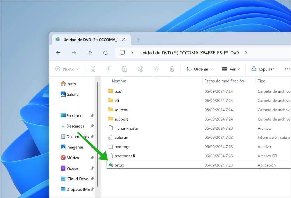 través del Explorador de Windows y ejecute el archivo 'setup.exe'